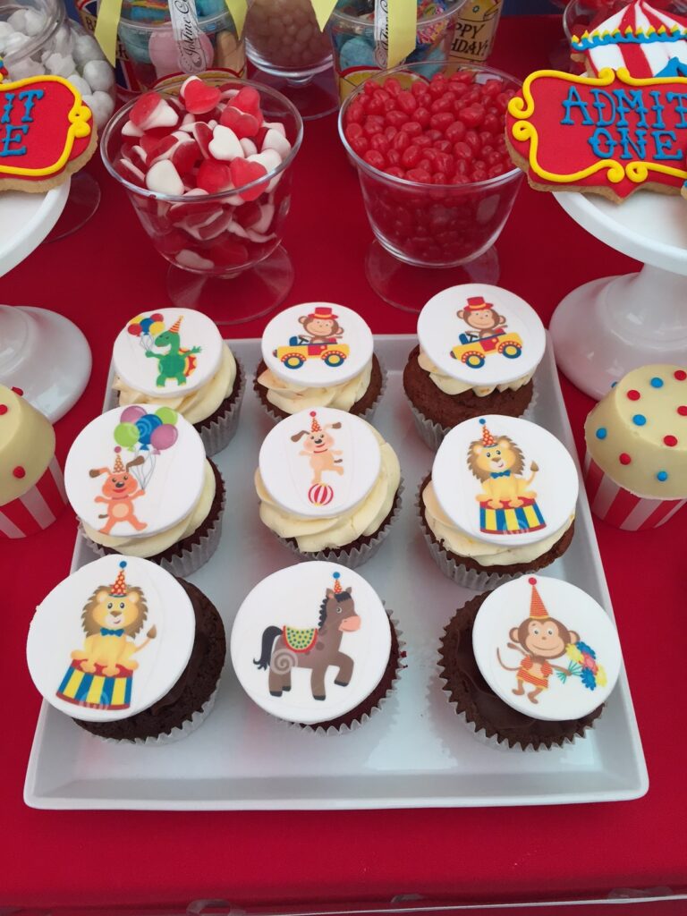 Simple circus cupcakes