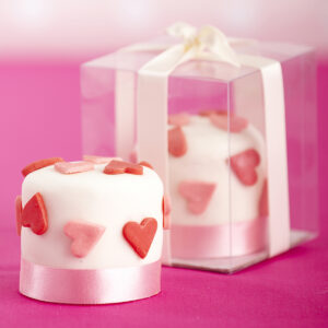 mini love heart cakes