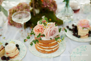 One tier naked cake 