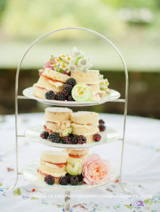 Modern wedding cakes - cupcake tower blog image